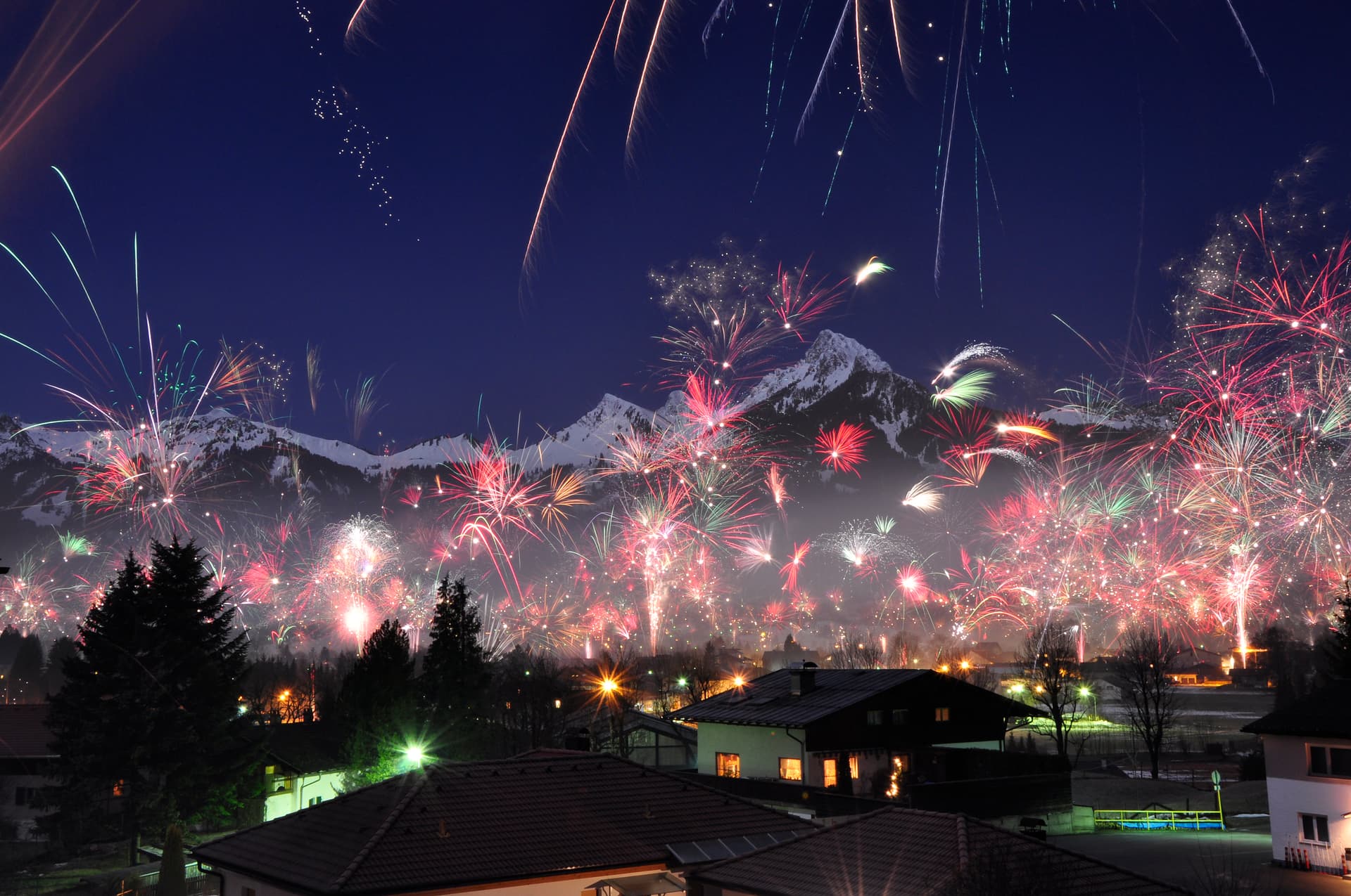 Austria-NYE-fireworks-Reutte-in-Tyrol